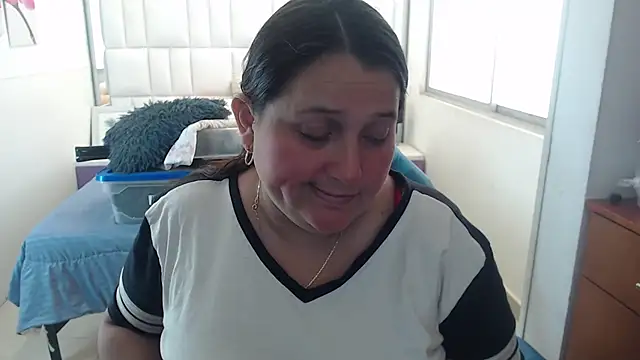 Snapshot of Kerly_Doll chatting on May 25, 2026, 7:42 pm Kerly Doll online show from May 25, 2026, 7:42 pm