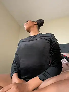 Snapshot of Cum2Charm chatting on February 14, 2025, 11:20 pm Cum2Charm online show from February 14, 2025, 11:20 pm