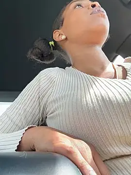 Snapshot of Cum2Charm chatting on February 16, 2025, 7:27 pm Cum2Charm online show from February 16, 2025, 7:27 pm