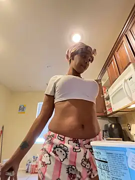 Snapshot of Cum2Charm chatting on February 18, 2025, 8:25 pm Cum2Charm online show from February 18, 2025, 8:25 pm