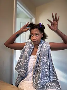 Snapshot of Cum2Charm chatting on February 19, 2025, 4:22 pm Cum2Charm online show from February 19, 2025, 4:22 pm