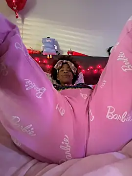 Snapshot of Cum2Charm chatting on March 13, 2025, 2:33 pm Cum2Charm online show from March 13, 2025, 2:33 pm