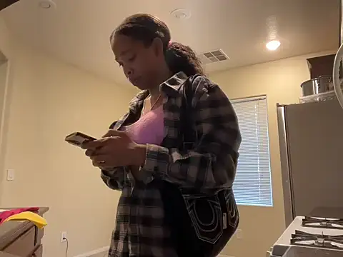 Snapshot of Cum2Charm chatting on September 27, 2025, 3:06 pm Cum2Charm online show from September 27, 2025, 3:06 pm