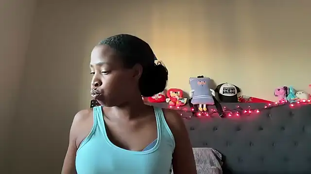 Snapshot of Cum2Charm chatting on October 3, 2025, 12:51 am Cum2Charm online show from October 3, 2025, 12:51 am