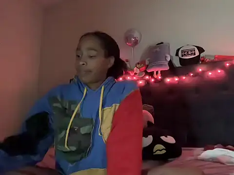 Snapshot of Cum2Charm chatting on October 11, 2025, 12:58 pm Cum2Charm online show from October 11, 2025, 12:58 pm