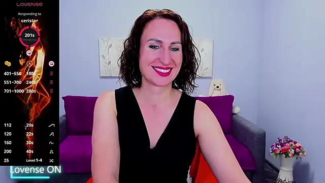 Snapshot of Nia_Smithh chatting on October 14, 2025, 12:50 pm Nia Smithh online show from October 14, 2025, 12:50 pm