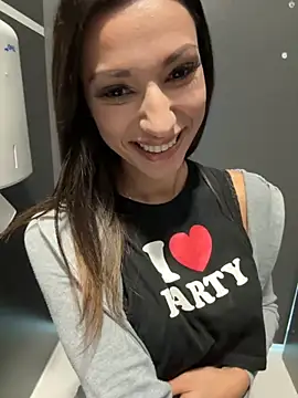  MiaQueen  online show from September 12, 2025, 11:04 pm