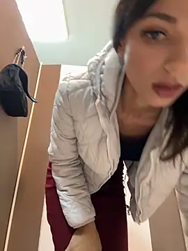  MiaQueen  online show from October 31, 2025, 9:49 pm