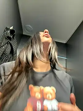  MiaQueen  online show from November 11, 2025, 12:32 am