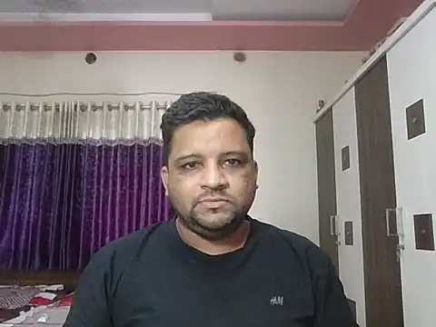 Snapshot of dhruv_love chatting on August 7, 2026, 11:12 am dhruv love online show from August 7, 2026, 11:12 am