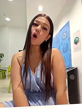 Snapshot of Alyshanon18 chatting on January 2, 2025, 12:45 am Alyshanon18 online show from January 2, 2025, 12:45 am