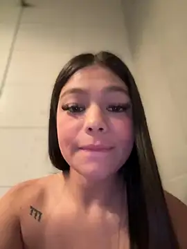 Snapshot of Alyshanon18 chatting on January 10, 2025, 9:23 am Alyshanon18 online show from January 10, 2025, 9:23 am