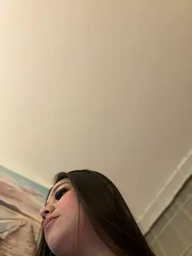 Snapshot of Alyshanon18 chatting on February 27, 2025, 3:04 am Alyshanon18 online show from February 27, 2025, 3:04 am