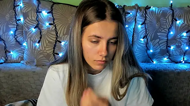 Snapshot of MaggieCake chatting on November 11, 2025, 3:39 am MaggieCake online show from November 11, 2025, 3:39 am