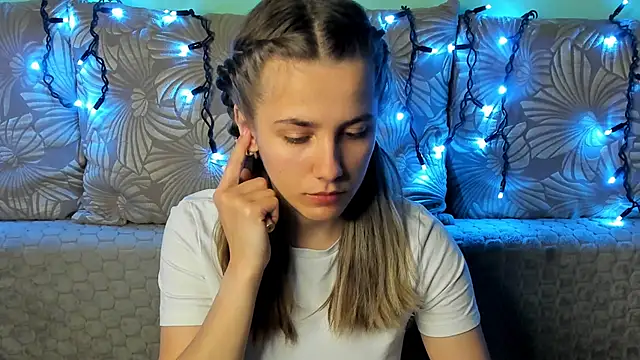 MaggieCake online show from December 4, 2025, 12:09 am