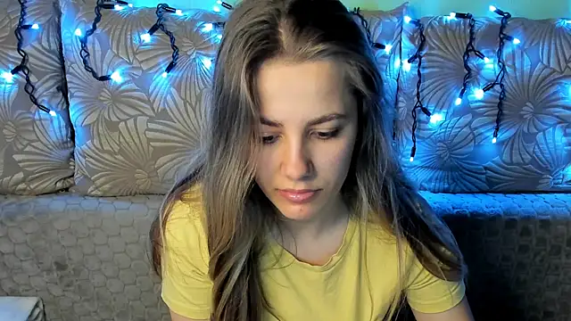 MaggieCake online show from December 18, 2025, 3:56 am