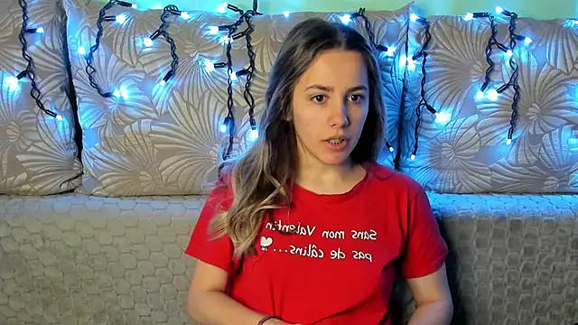 MaggieCake online show from December 20, 2025, 4:41 am