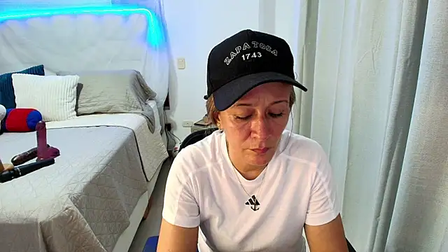 Snapshot of Naty_Stone chatting on May 22, 2026, 9:53 pm Naty Stone online show from May 22, 2026, 9:53 pm