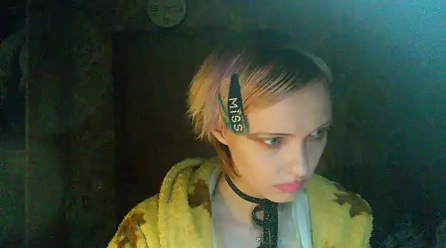 WildMissNiks online show from December 17, 2024, 12:33 pm