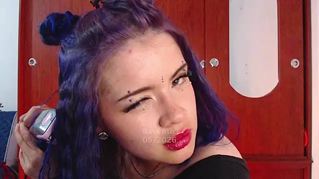 Snapshot of Raventh_ chatting on May 4, 2026, 12:28 am Raventh online show from May 4, 2026, 12:28 am