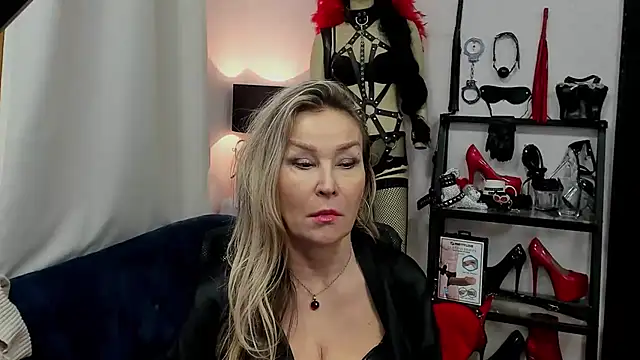 crystaLUX online show from January 17, 2025, 10:11 am