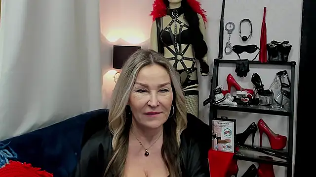 crystaLUX online show from January 21, 2025, 9:03 am