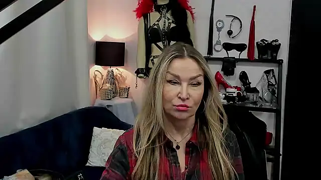 crystaLUX online show from March 10, 2025, 9:53 am