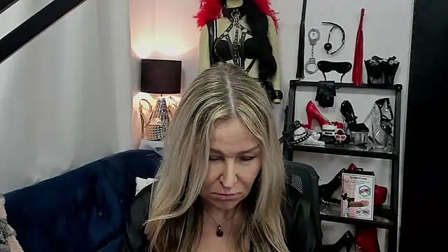 crystaLUX online show from March 17, 2025, 10:06 am