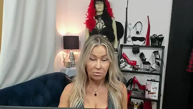 crystaLUX online show from October 2, 2025, 4:41 am