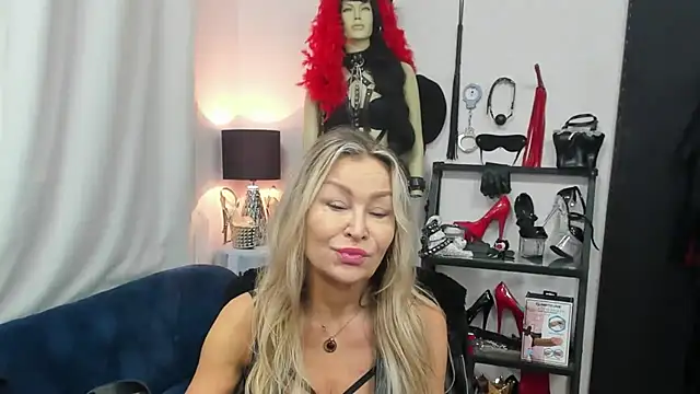 crystaLUX online show from October 22, 2025, 4:13 am