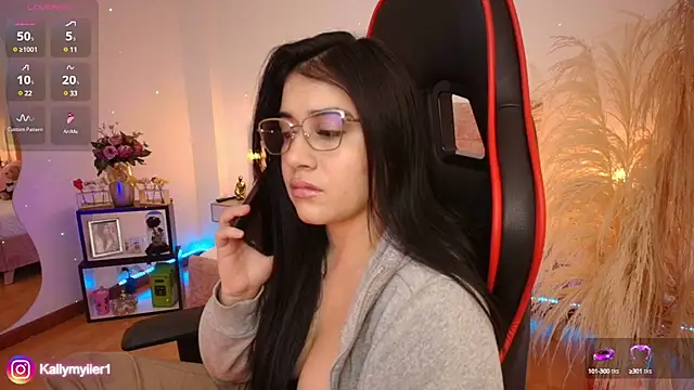 KallyMyller1 online show from January 9, 2025, 10:52 pm