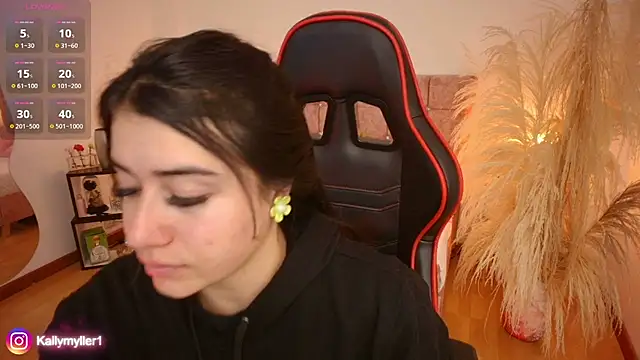 KallyMyller1 online show from February 7, 2025, 7:38 pm