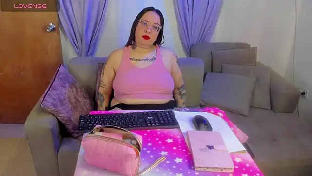 MiaYMolly online show from April 30, 2026, 9:19 pm