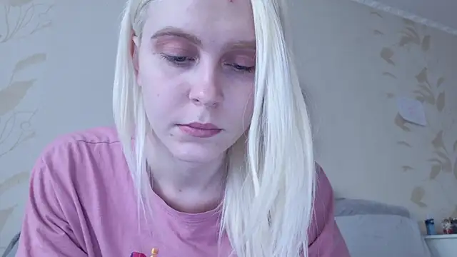 Snapshot of Evelyn_rabbit chatting on March 11, 2025, 9:56 am Evelyn rabbit online show from March 11, 2025, 9:56 am