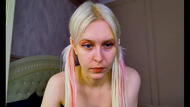Snapshot of Evelyn_rabbit chatting on June 17, 2026, 7:44 am Evelyn rabbit online show from June 17, 2026, 7:44 am