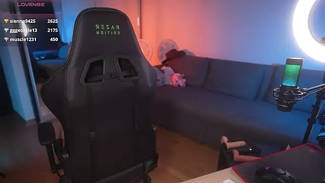 Emberella  online show from December 6, 2024, 5:00 pm