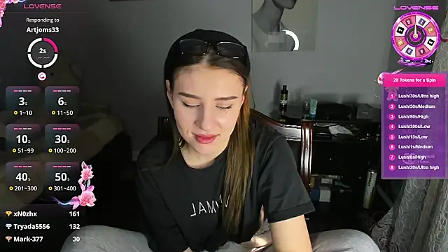 Snapshot of KindKristy chatting on January 16, 2025, 8:33 am KindKristy online show from January 16, 2025, 8:33 am