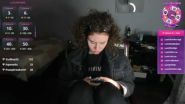 Snapshot of KindKristy chatting on January 25, 2025, 8:42 am KindKristy online show from January 25, 2025, 8:42 am