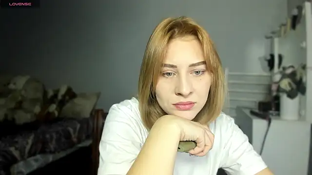 Snapshot of KindKristy chatting on December 5, 2025, 5:27 am KindKristy online show from December 5, 2025, 5:27 am