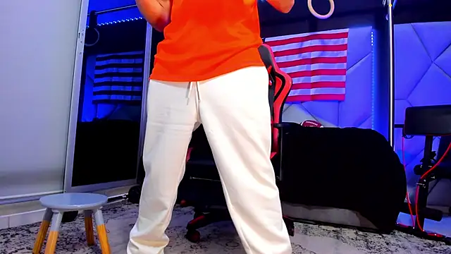 Snapshot of Aydenmiller96 chatting on October 19, 2025, 3:18 am Aydenmiller96 online show from October 19, 2025, 3:18 am