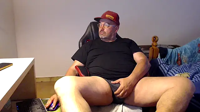 Snapshot of fraboys chatting on April 12, 2026, 2:11 pm fraboys online show from April 12, 2026, 2:11 pm