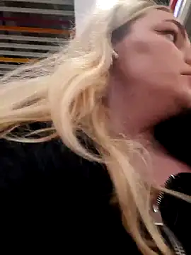 Snapshot of Dirtyfeelin chatting on December 11, 2024, 6:09 pm Dirtyfeelin online show from December 11, 2024, 6:09 pm