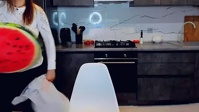 AlexiaDarren online show from February 17, 2025, 4:15 pm