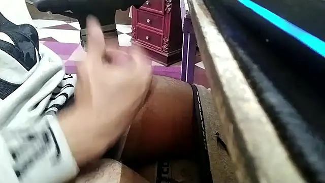 growing20yo online show from February 3, 2026, 10:37 pm