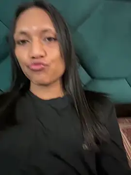 Snapshot of DarlingJenny22 chatting on April 4, 2026, 7:33 pm DarlingJenny22 online show from April 4, 2026, 7:33 pm