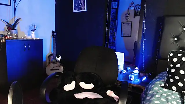 aprildoll online show from January 10, 2025, 7:35 am