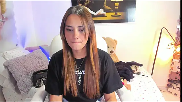 Snapshot of KimberlySaen chatting on September 19, 2025, 9:04 pm KimberlySaen online show from September 19, 2025, 9:04 pm