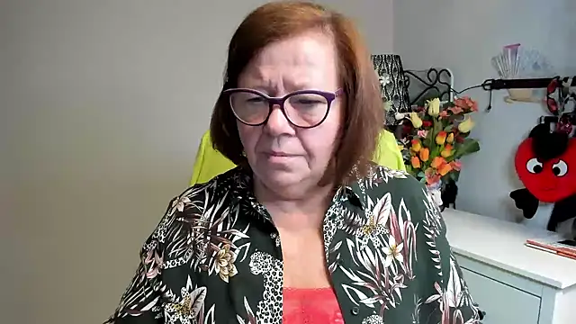 Snapshot of Adelewildx chatting on June 17, 2026, 3:42 am Adelewildx online show from June 17, 2026, 3:42 am