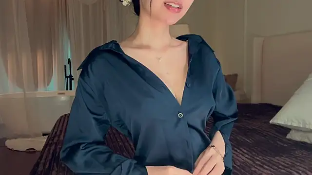 Snapshot of IsMiMi chatting on March 10, 2026, 2:05 am IsMiMi online show from March 10, 2026, 2:05 am