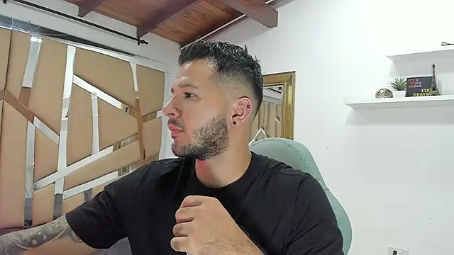 Snapshot of mister_miike chatting on February 3, 2025, 3:20 am mister miike online show from February 3, 2025, 3:20 am